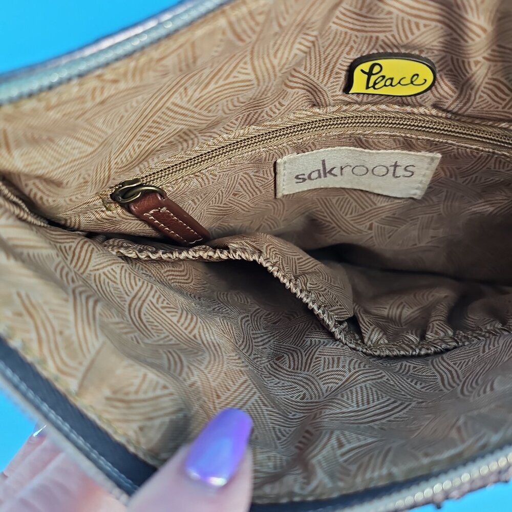 🌿 Sakroots Patchwork Canvas & Leather Crossbody - Picture 10 of 15